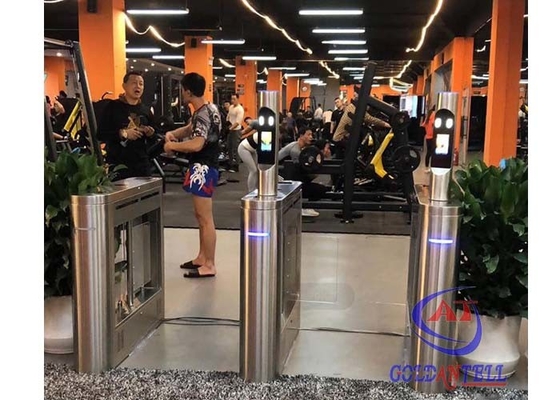riconoscimento di fronte multiplo del rfid di temperatura del cancello girevole di sport del controllo di accesso della porta di codice del qr per l'entrata della palestra